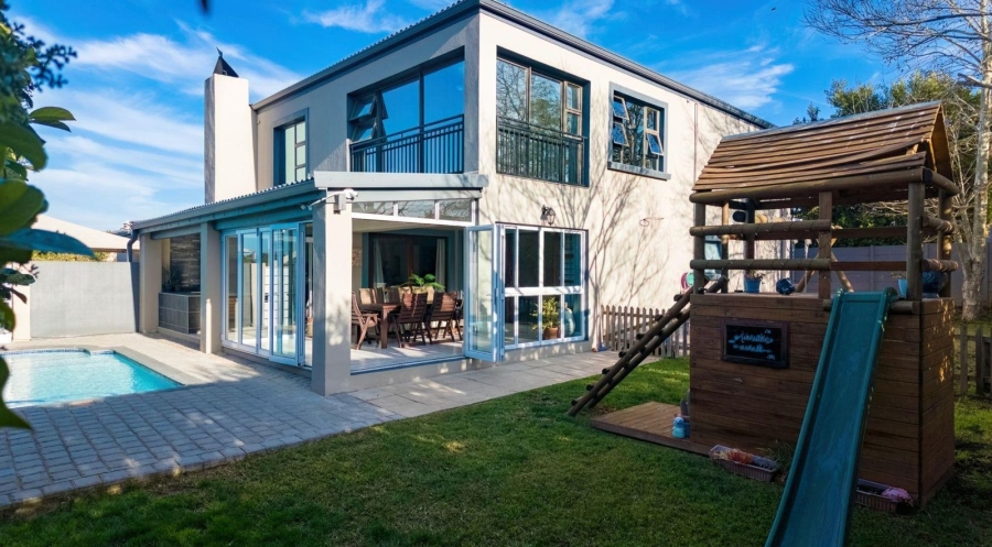 5 Bedroom Property for Sale in Bergsig Western Cape